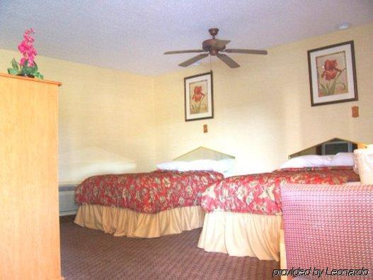 Deluxe Inn - Savannah Room photo